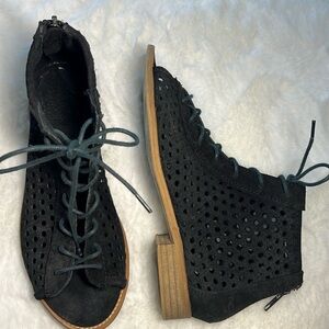 ANTHROPOLOGIE MUSSE & CLOUD Sandal Perforated Ankle Zip Heel Black Suede Boho 38